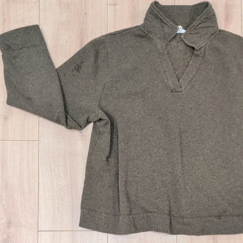Clear Wing Johnny Collar Pullover Boxy Sweatshirt